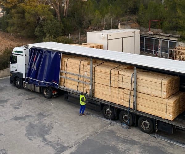 camión de transporte de madera
